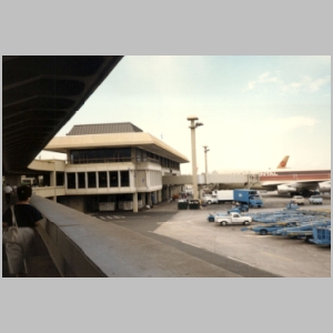 1988-08 - Australia Tour 138 - Honolulu Airport.jpg
